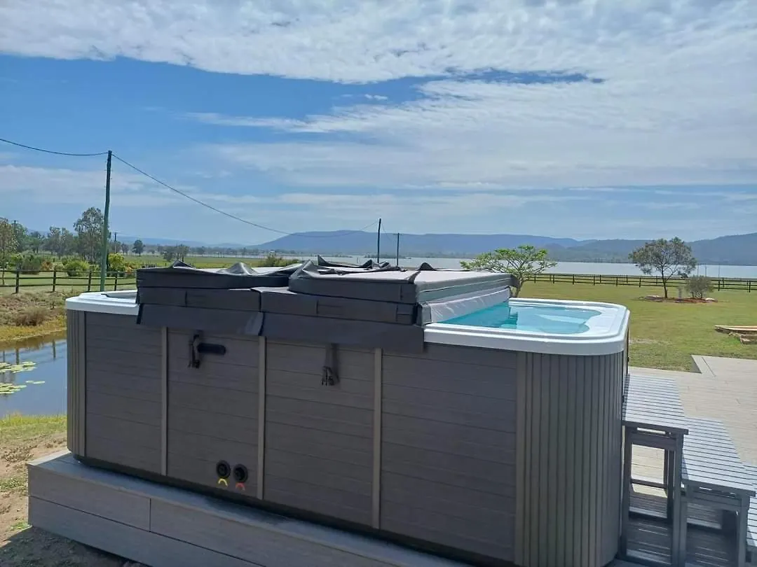 Holiday home Somerset Lakehouse Somerset Dam Australia